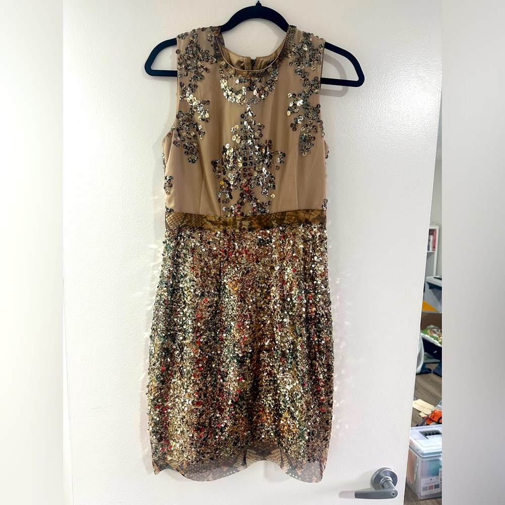 ELIE TAHARI Gold Sequin  sheath dress